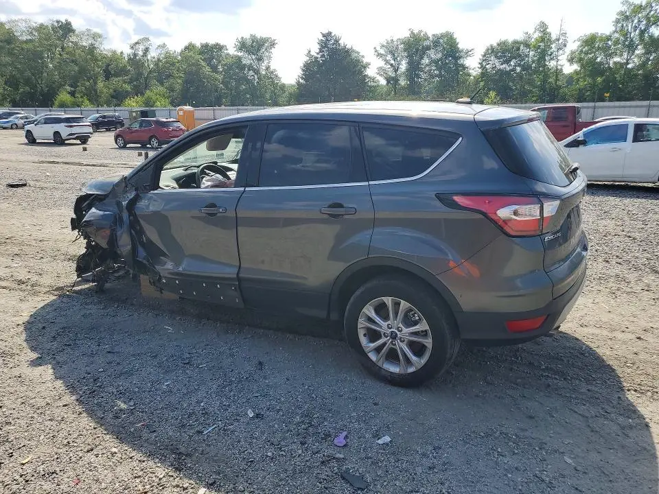 2017 FORD ESCAPE SE  