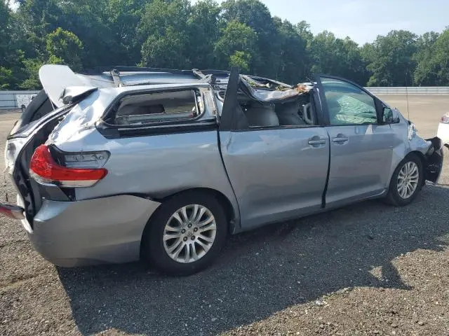 2011 TOYOTA SIENNA XLE  