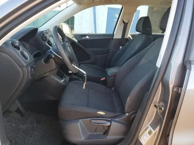 2010 VOLKSWAGEN TIGUAN SE  