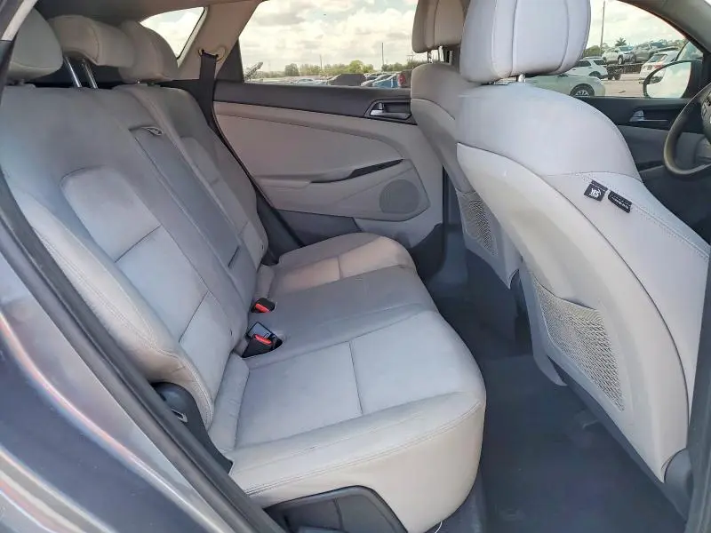 2017 HYUNDAI TUCSON SE  
