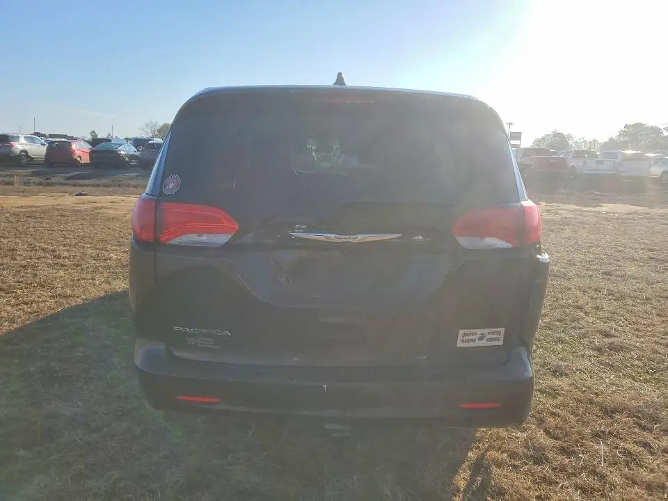 2017 CHRYSLER PACIFICA LX  