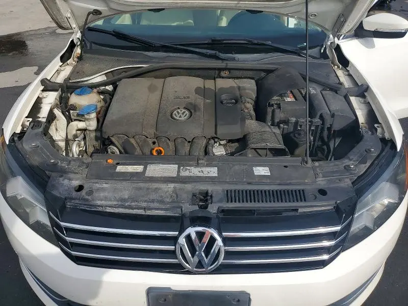 2013 VOLKSWAGEN PASSAT SE  