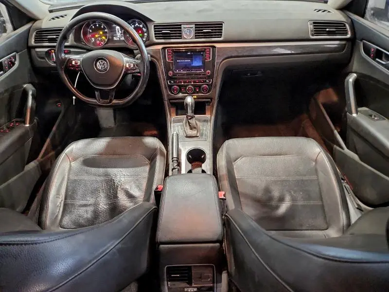 2016 VOLKSWAGEN PASSAT SE  