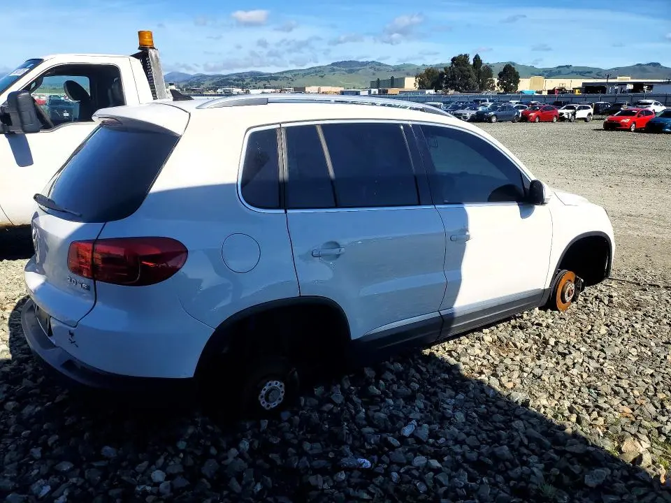 2013 VOLKSWAGEN TIGUAN S  
