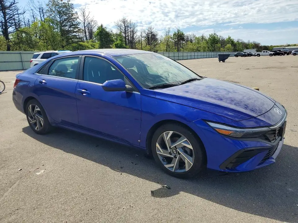 2024 HYUNDAI ELANTRA SEL  