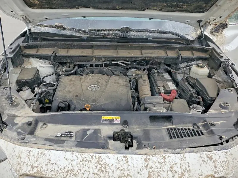 2021 TOYOTA HIGHLANDER LE  
