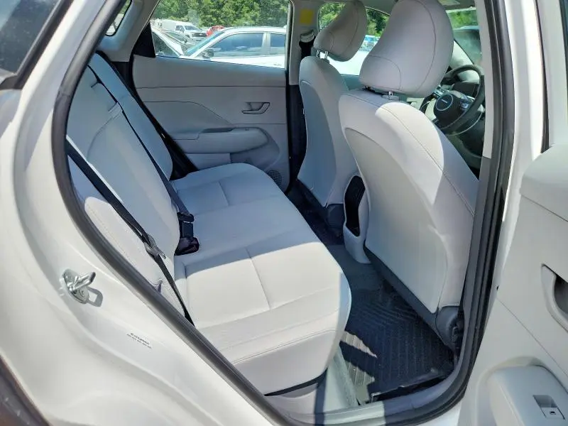 2025 HYUNDAI KONA SE  