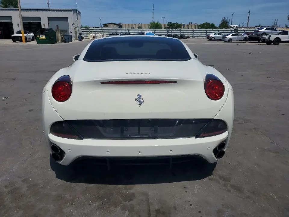 2013 FERRARI CALIFORNIA   