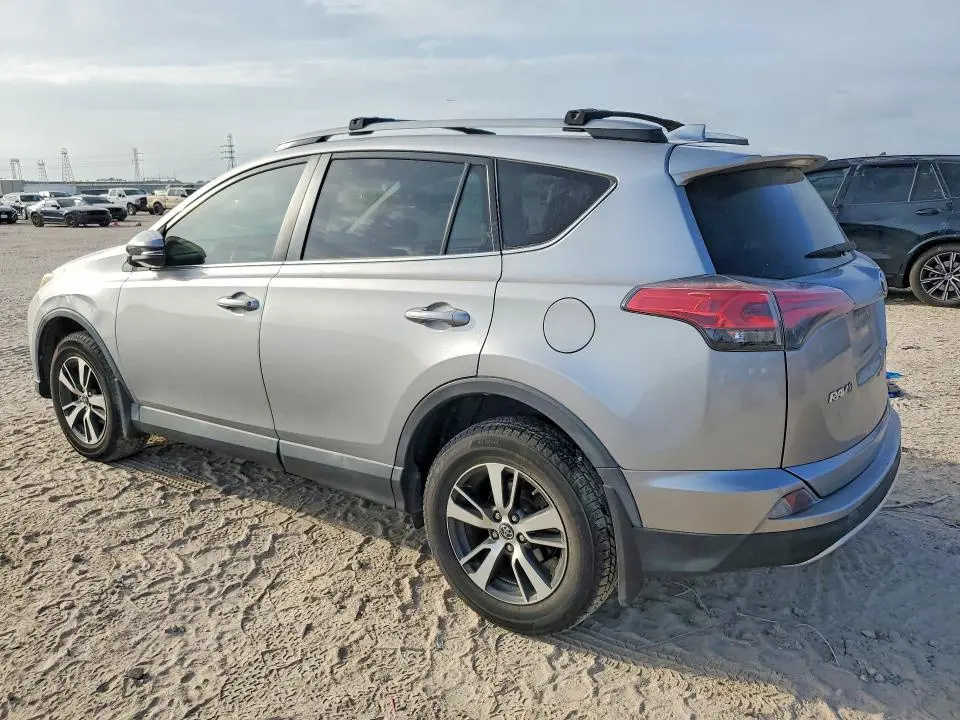 2018 TOYOTA RAV4 XLE  