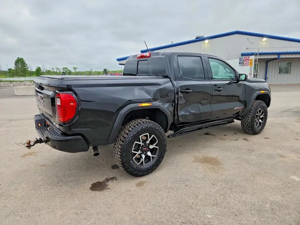 2025 GMC CANYON AT4  
