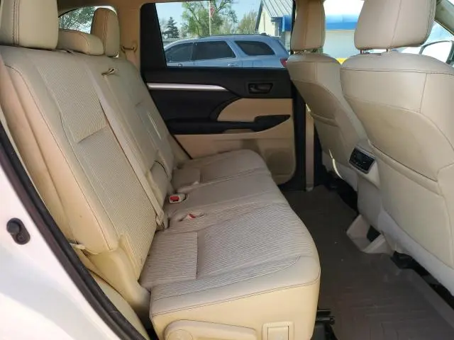 2016 TOYOTA HIGHLANDER LE  
