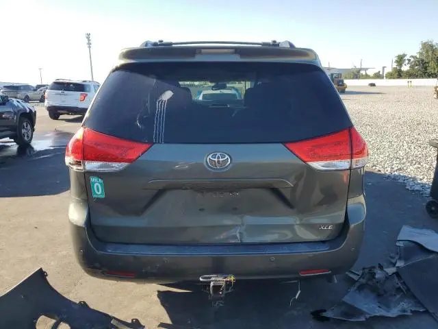 2013 TOYOTA SIENNA XLE  