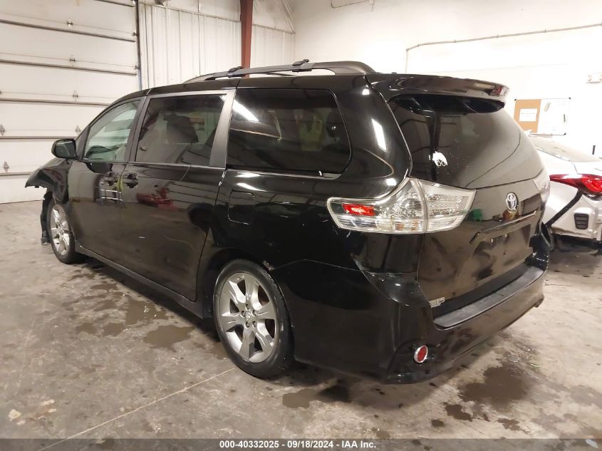 2011 TOYOTA SIENNA SE