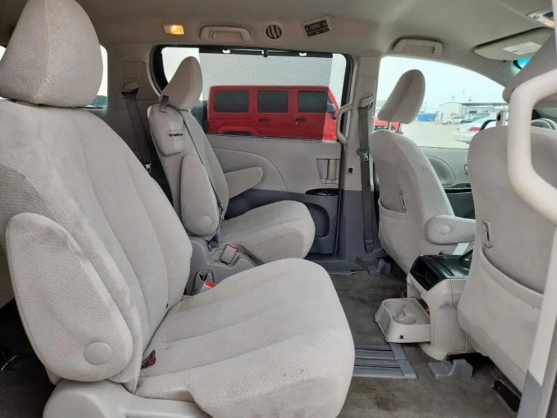 2014 TOYOTA SIENNA LE  
