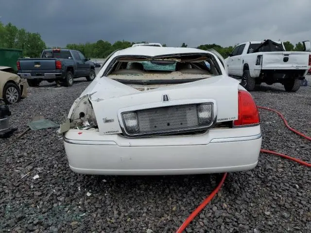 2010 LINCOLN TOWN CAR SIGNATURE LIMITED  