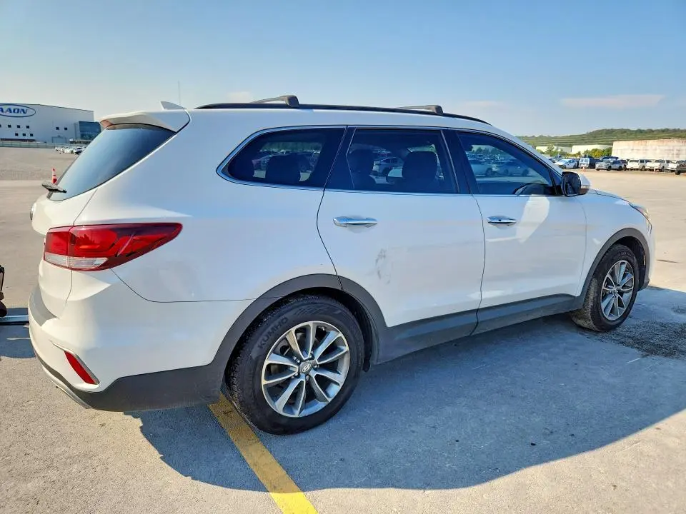 2017 HYUNDAI SANTA FE SE  