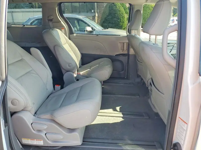 2019 TOYOTA SIENNA XLE 7-PASSENGER  