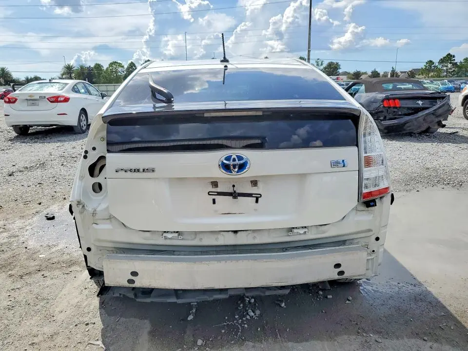 2010 TOYOTA PRIUS III  