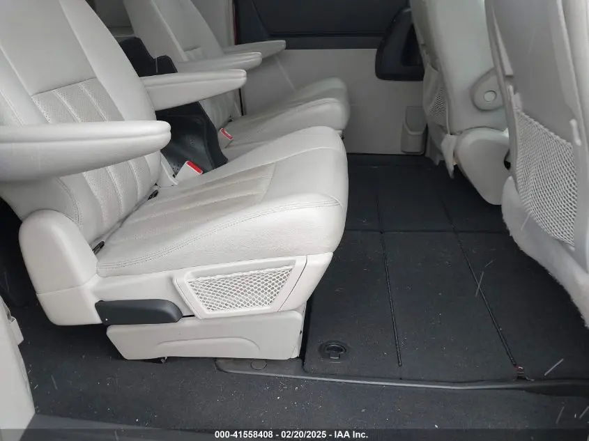 2010 CHRYSLER TOWN & COUNTRY TOURING PLUS
