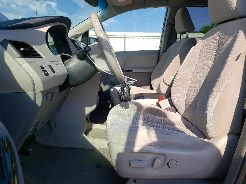 2013 TOYOTA SIENNA LE 7-PASSENGER  