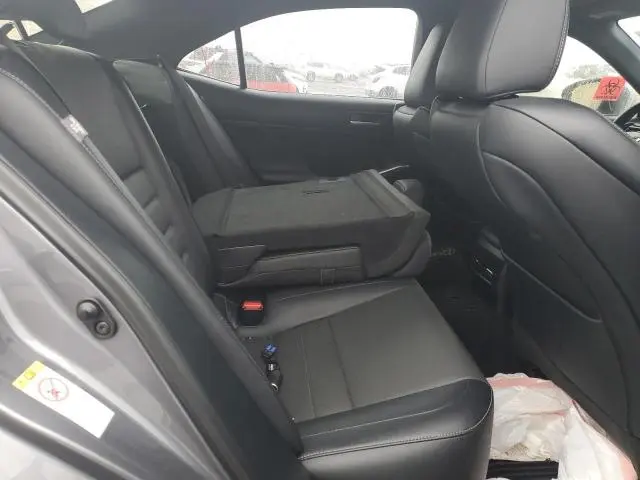 2017 LEXUS IS 300