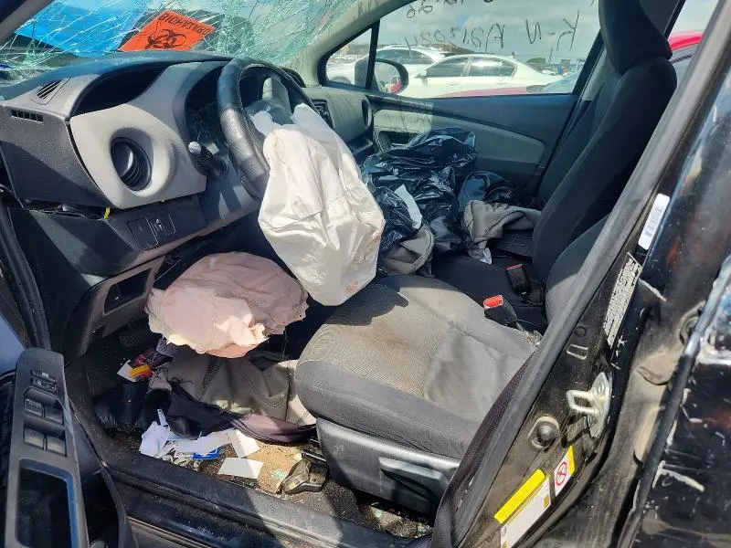2015 TOYOTA YARIS 5-DOOR L  
