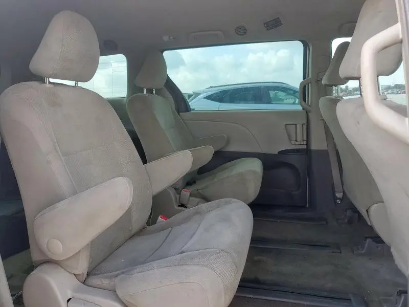 2017 TOYOTA SIENNA   