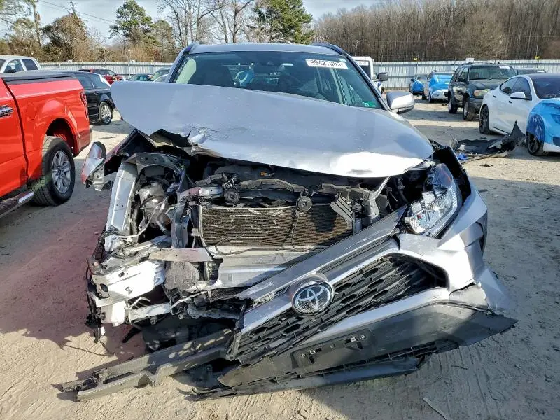 2021 TOYOTA RAV4 XLE  