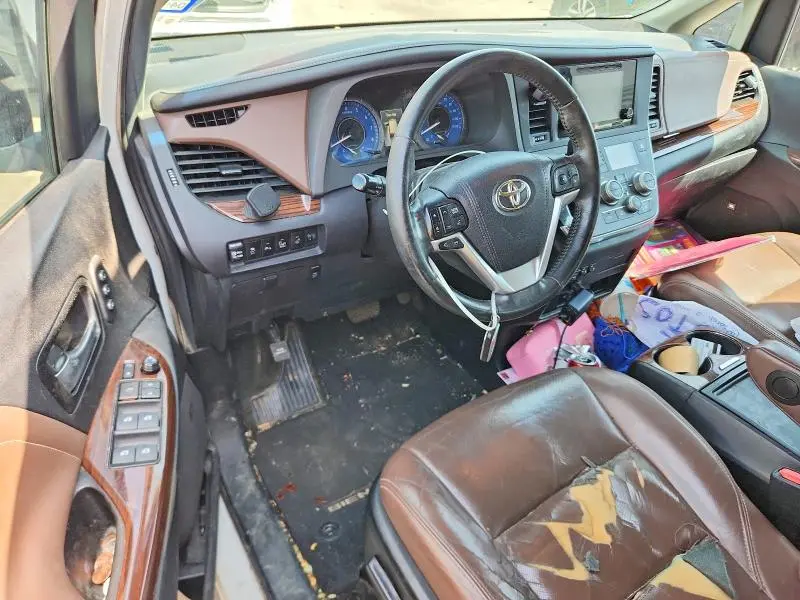 2015 TOYOTA SIENNA LIMITED PREMIUM 7-PASSENGER  