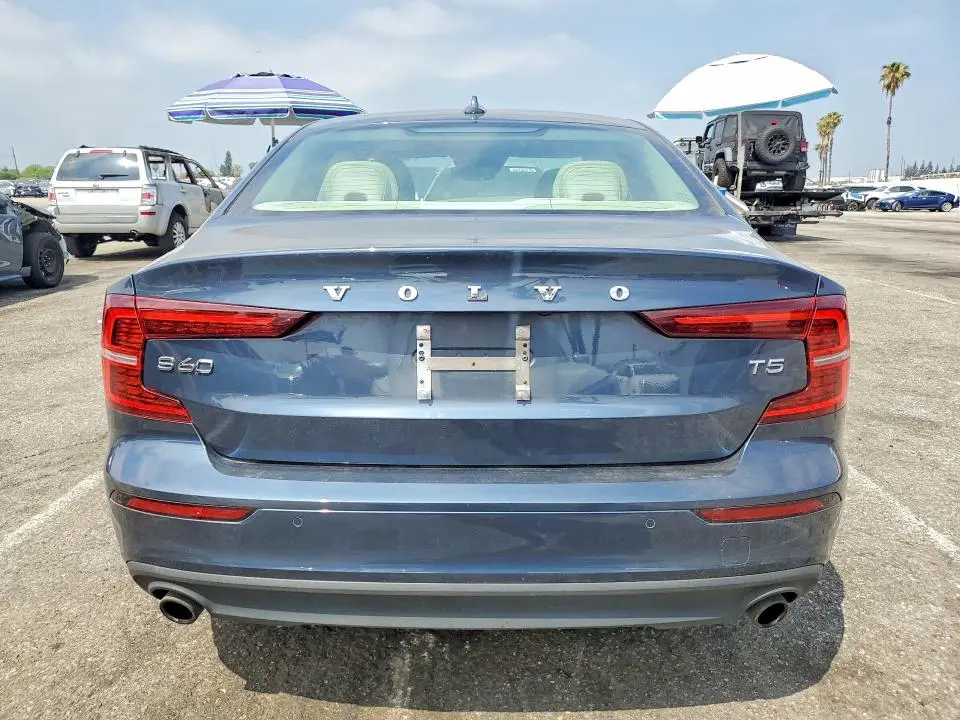 2020 VOLVO S60 T5 MOMENTUM  