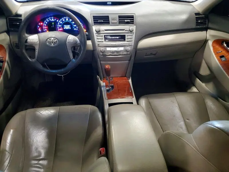 2011 TOYOTA CAMRY XLE V6  