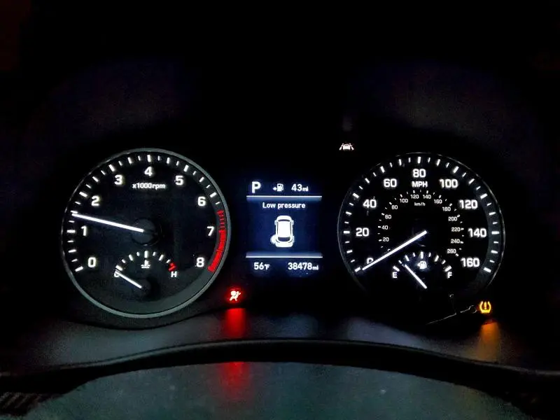 2020 HYUNDAI TUCSON SE  