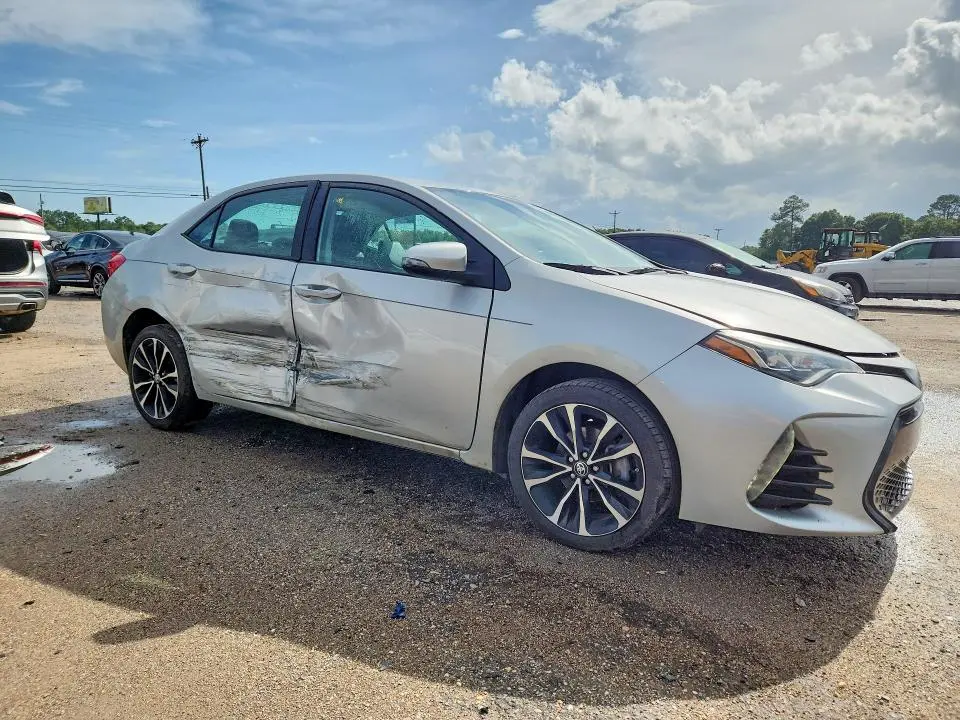 2018 TOYOTA COROLLA SE  