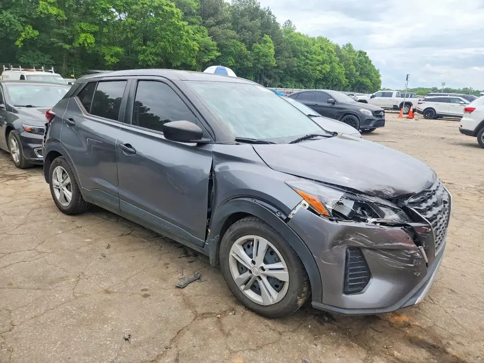 2022 NISSAN KICKS S  