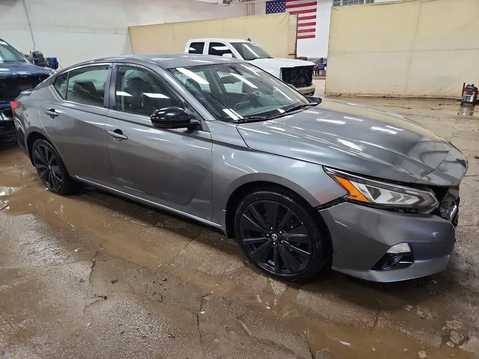 2022 NISSAN ALTIMA SR  
