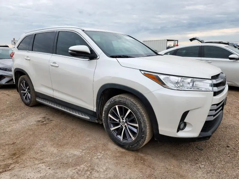 2019 TOYOTA HIGHLANDER SE  