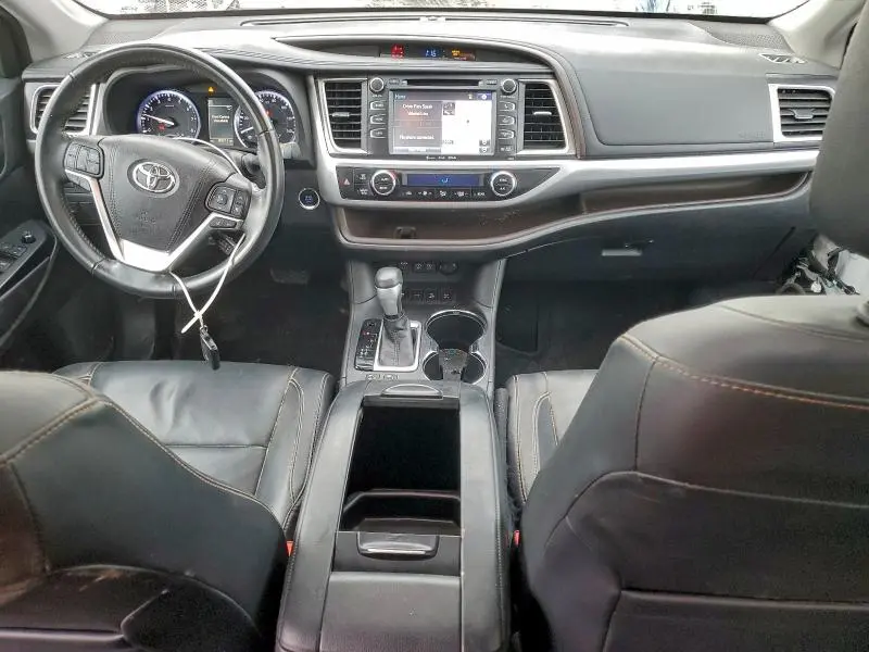 2017 TOYOTA HIGHLANDER SE  