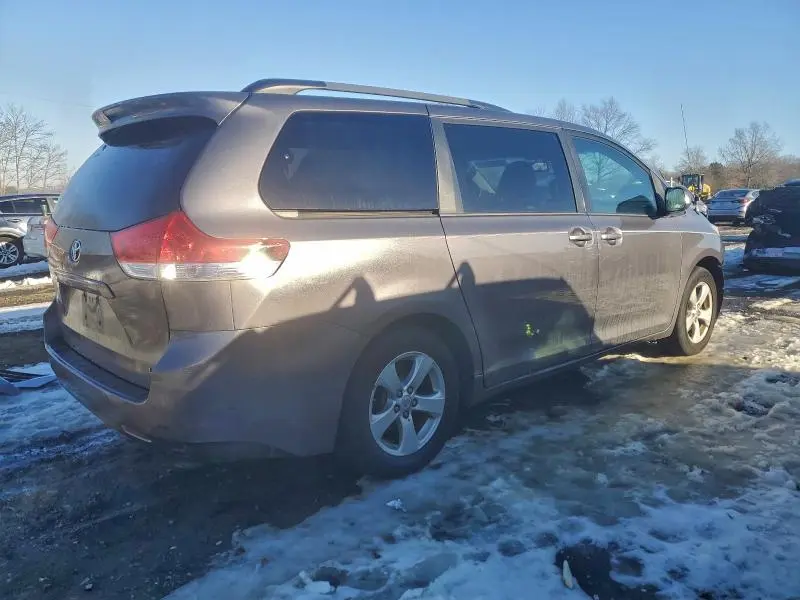 2013 TOYOTA SIENNA   