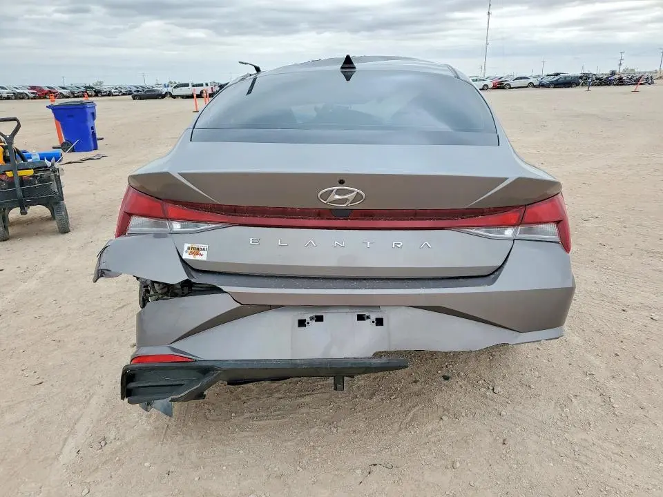 2023 HYUNDAI ELANTRA SE  