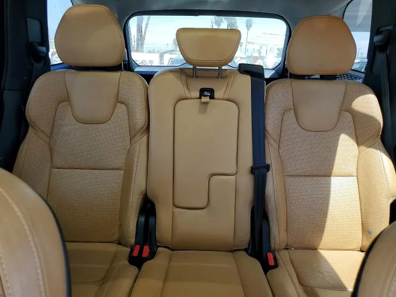2016 VOLVO XC90 T6  