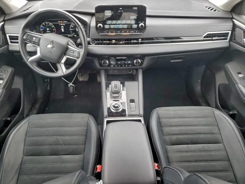 2024 MITSUBISHI OUTLANDER SE  