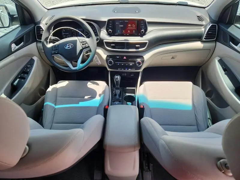 2021 HYUNDAI TUCSON SE  