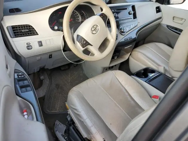 2014 TOYOTA SIENNA LE  