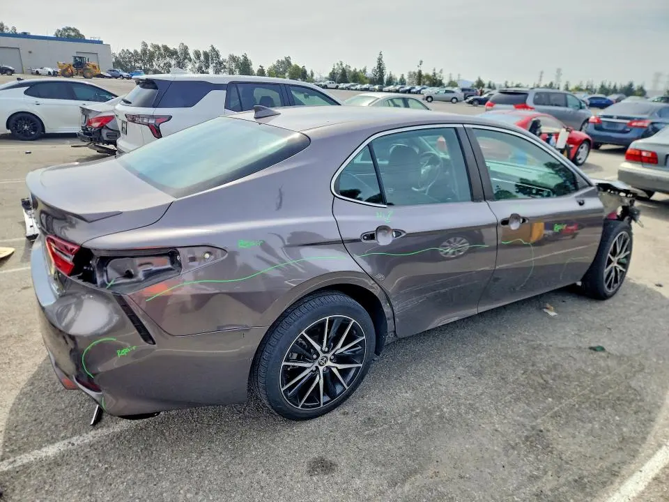 2021 TOYOTA CAMRY SE  