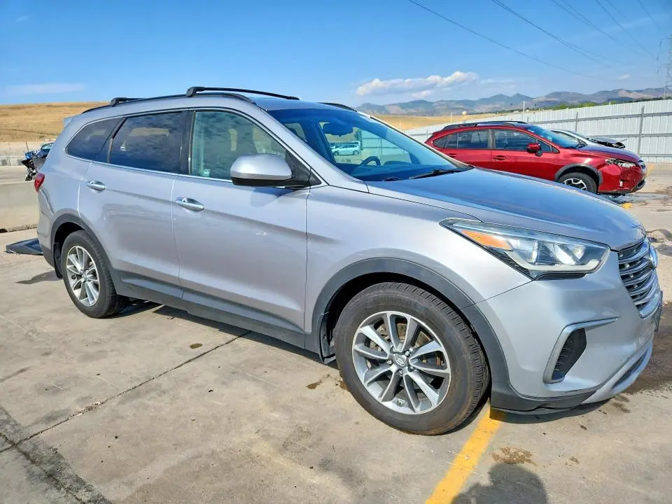 2017 HYUNDAI SANTA FE SE  