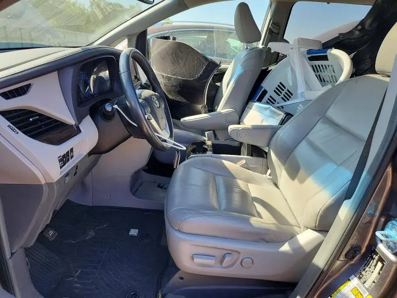 2017 TOYOTA SIENNA XLE 8-PASSENGER  
