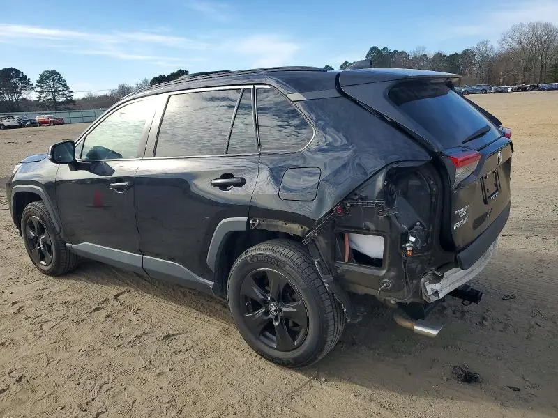 2019 TOYOTA RAV4 XLE  