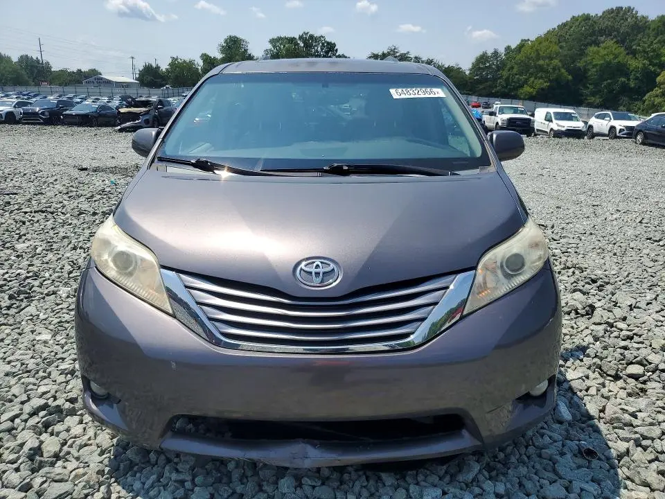 2015 TOYOTA SIENNA XLE 8-PASSENGER  