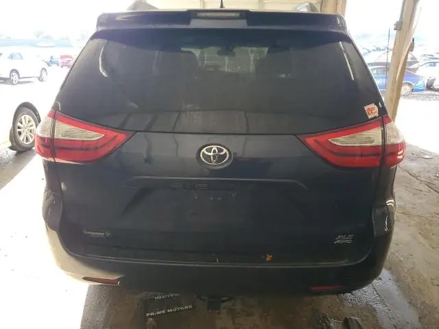 2018 TOYOTA SIENNA XLE  