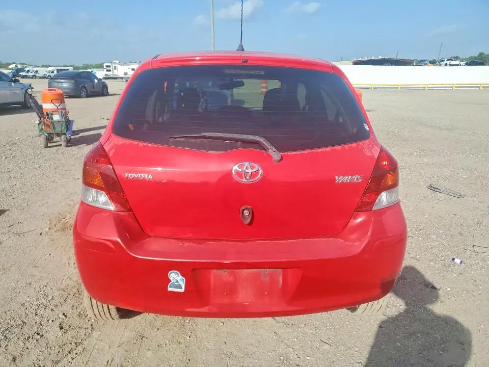 2011 TOYOTA YARIS BASE  